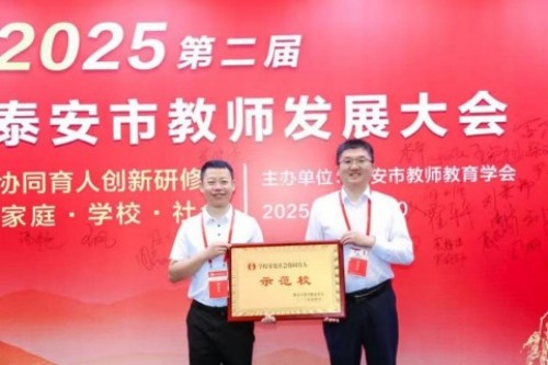 力明科技职业中专创佳绩！