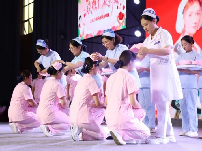 力明学院5·12护士节盛典惊现“隐藏节目单” 神秘演出点燃全场高潮