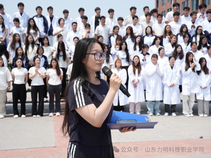 定格青春，共赴新程：力明学院2025年毕业大合影圆满举行