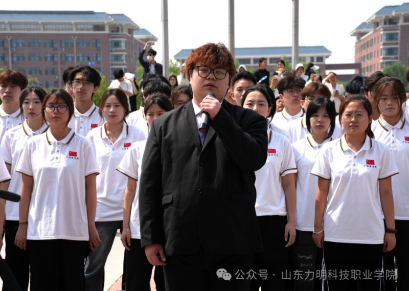 定格青春，共赴新程：力明学院2025年毕业大合影圆满举行