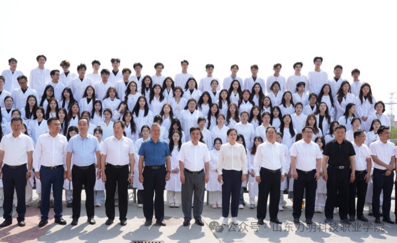 定格青春，共赴新程：力明学院2025年毕业大合影圆满举行