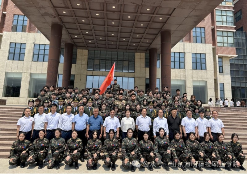 定格青春，共赴新程：力明学院2025年毕业大合影圆满举行