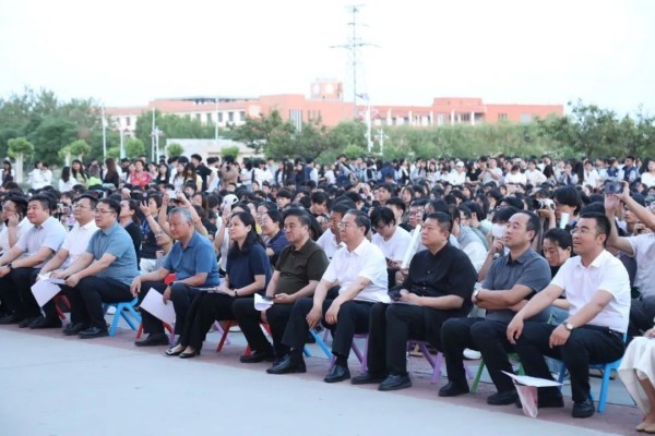 明教育集团2025年毕业晚会圆满落幕，挺膺担当开启新征程