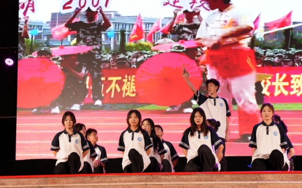 明教育集团2025年毕业晚会圆满落幕，挺膺担当开启新征程