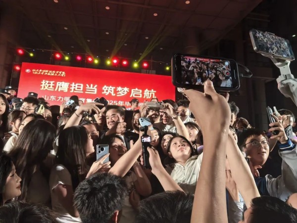 明教育集团2025年毕业晚会圆满落幕，挺膺担当开启新征程