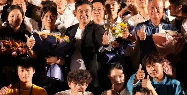 明教育集团2025年毕业晚会圆满落幕，挺膺担当开启新征程