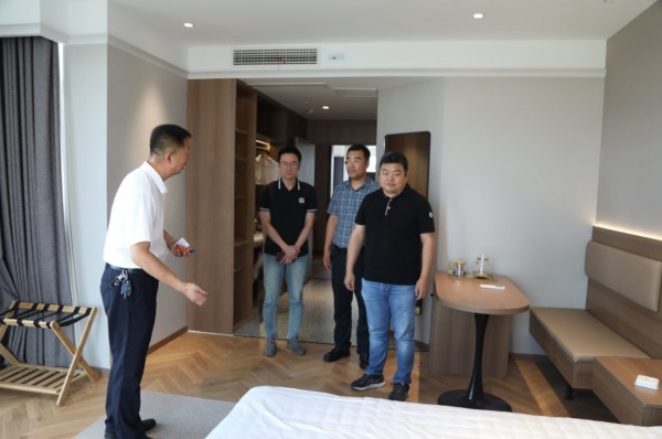 猪八戒网创始人朱明跃莅临力明学院参观考察