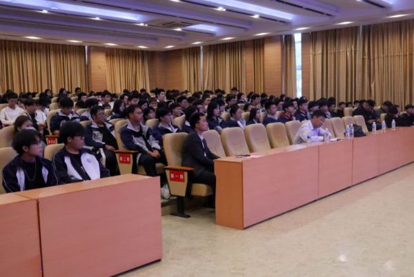 ​  山东省科学家精神宣讲报告团走进力明学院