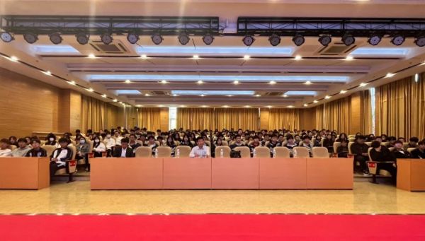 ​  山东省科学家精神宣讲报告团走进力明学院