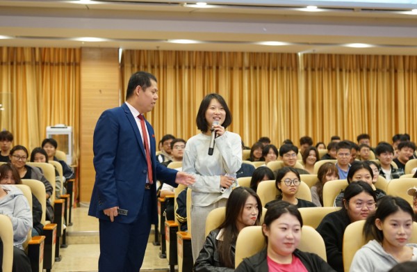 爱心传递，梦想启航——图书捐赠仪式暨公益宣讲报告会在力明学院隆重举办