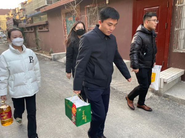 喜迎新春、送福到家！力明中专开展暖心家访活动