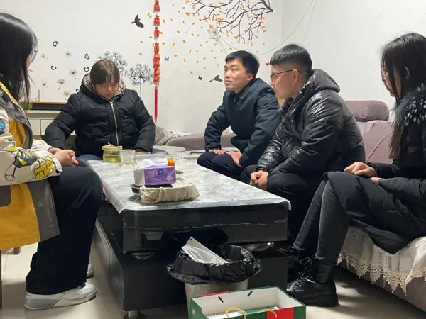 喜迎新春、送福到家！力明中专开展暖心家访活动