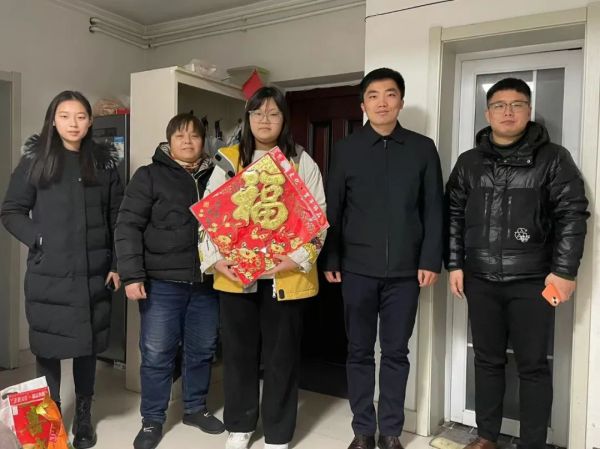 喜迎新春、送福到家！力明中专开展暖心家访活动