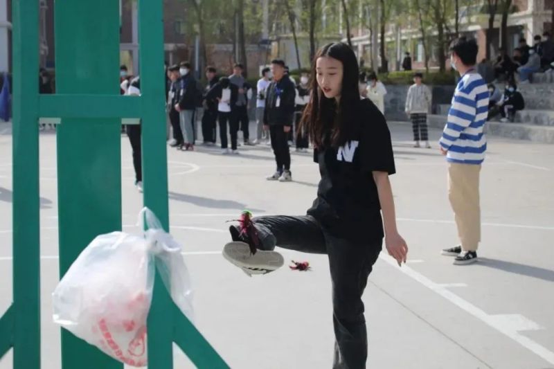 踢毽子、跳绳、踩气球……好热闹！力明中职趣味运动会嗨翻天！