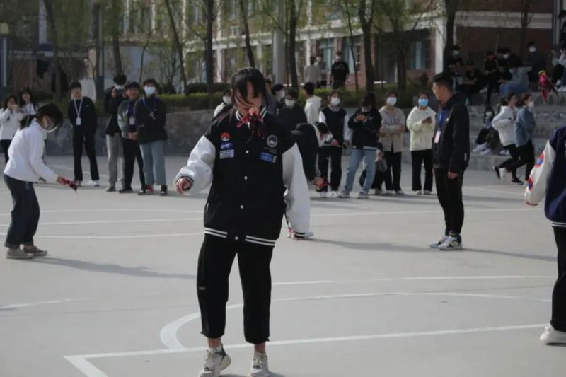 踢毽子、跳绳、踩气球……好热闹！力明中职趣味运动会嗨翻天！