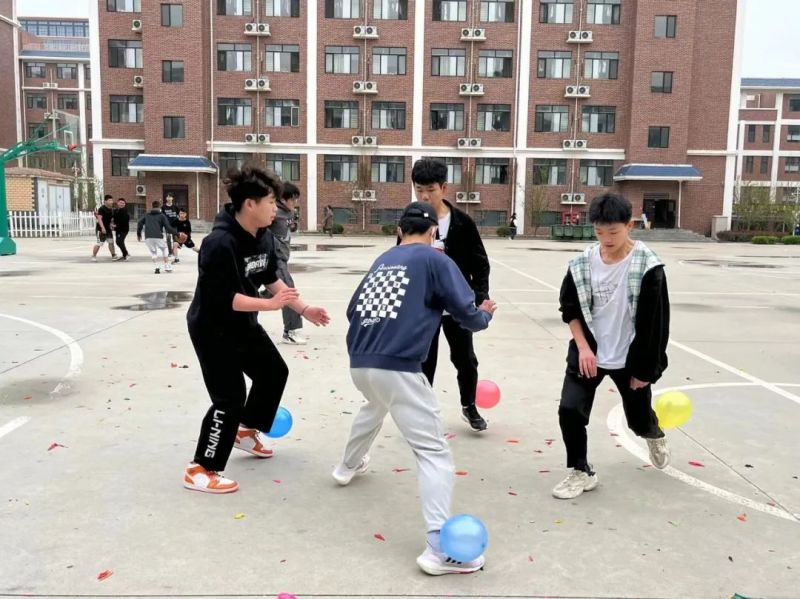 踢毽子、跳绳、踩气球……好热闹！力明中职趣味运动会嗨翻天！