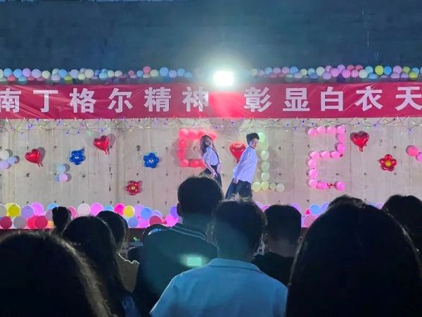“南丁格尔”节日快乐！我院举办庆祝第 111个国际护士节文艺晚会