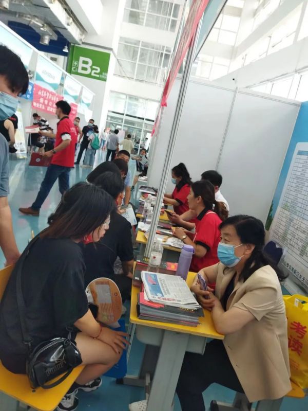 力明专家教师咨询团惊喜亮相各地高招咨询会